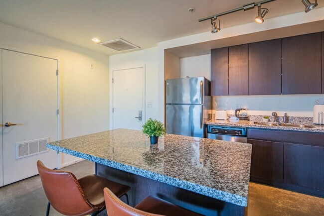 Building Photo - 333 E Roosevelt St