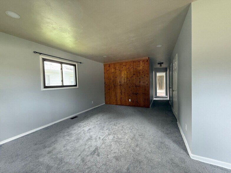 Building Photo - 3702 Hoyt Ave