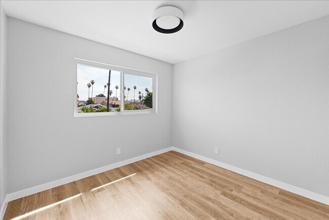 Building Photo - 941 Normandie Ave