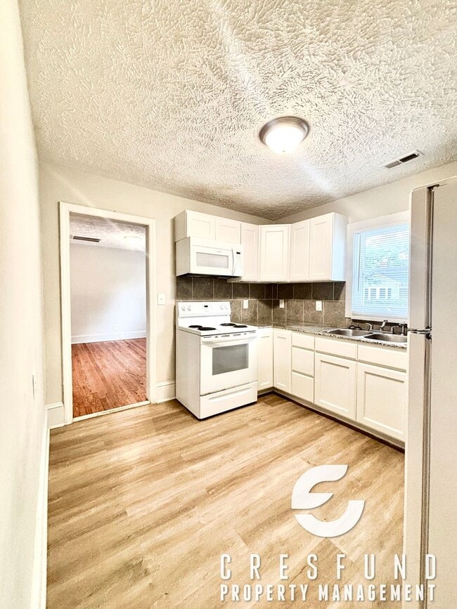 Building Photo - Adorable 2BR in Haymount! AVAILABLE NOW!