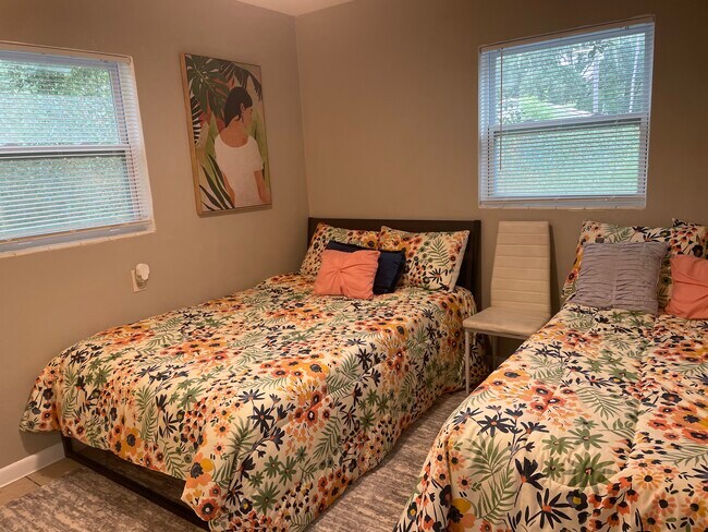 Second bedroom or office - 914 NW 40th Ave