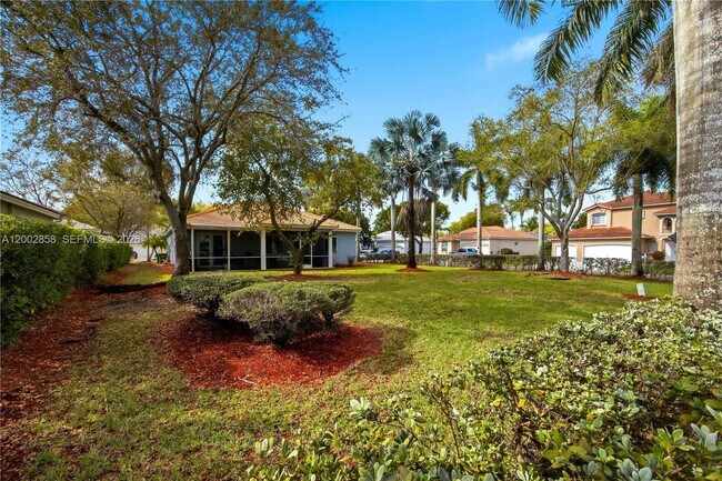 Building Photo - 2615 SE 5th Ct