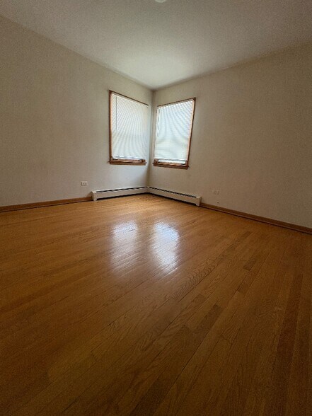 Building Photo - 8622 W Berwyn Ave