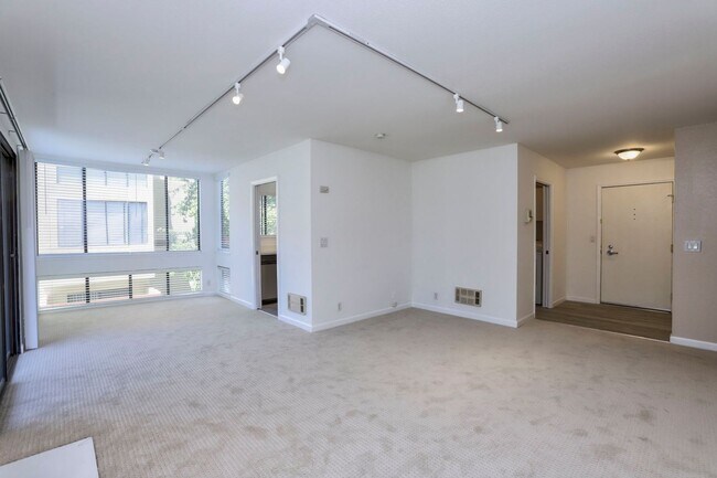 Building Photo - ? Updated 3BR/2BA Foster City Condo – Half...