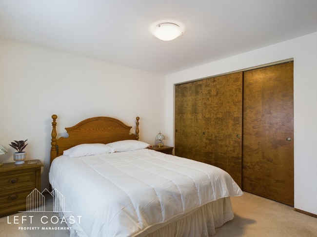 Building Photo - 890 SW 7th St