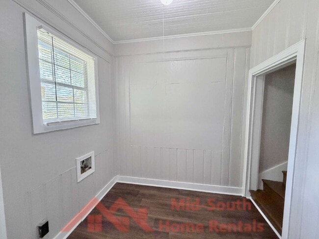 Building Photo - 1561 Foster Ave