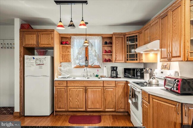 Building Photo - 31 Middle Village Way