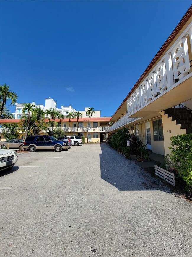 Primary Photo - 441 Collins Ave