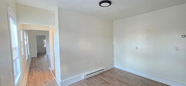 Building Photo - 18 Linden St