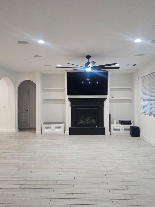 Building Photo - Beautiful Home in Gated Community