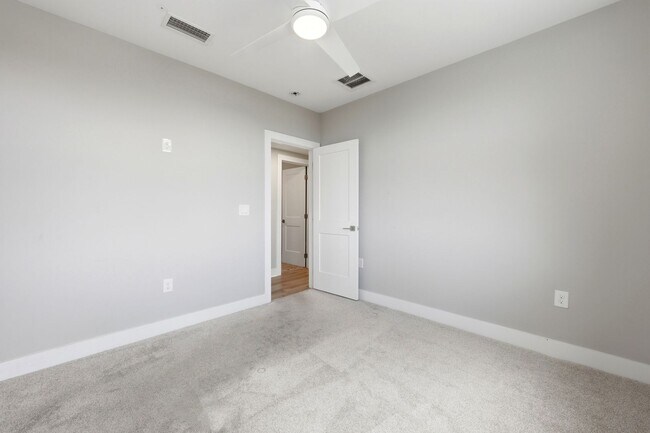 Building Photo - 115 1st St S