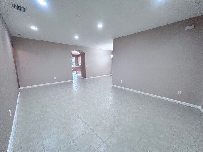 Building Photo - 2820 SW Butterfly Ln