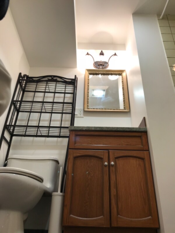 Building Photo - 1845 N Wilmot Ave