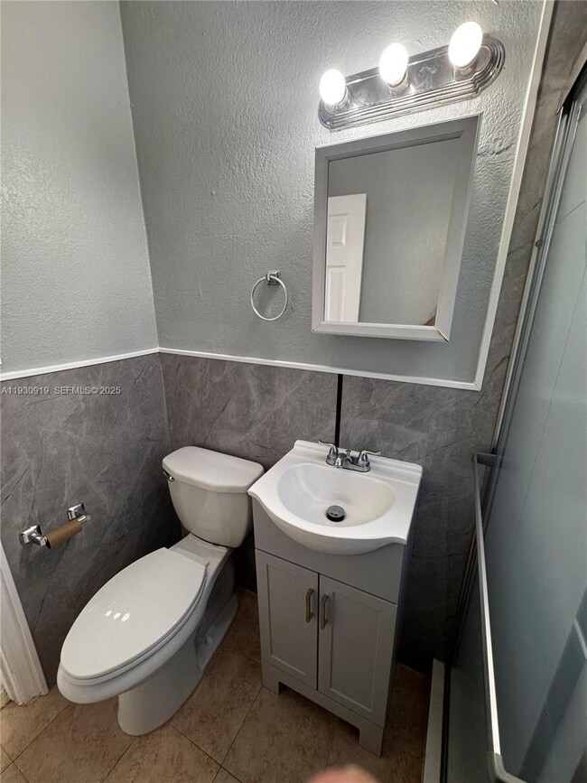 Building Photo - 3753 SW 26th Terrace