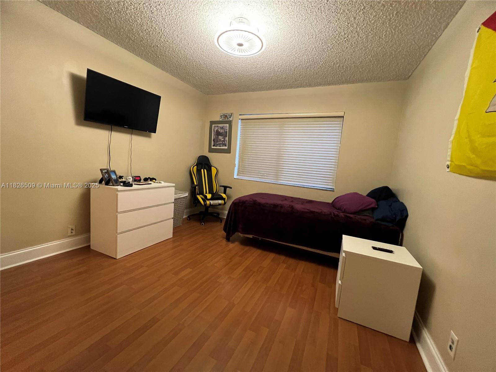 Building Photo - 460 Lakeview Dr