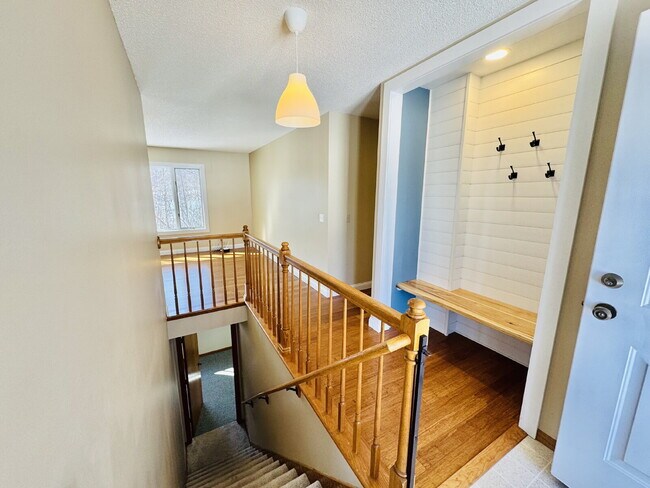 Building Photo - Charming Chaska Retreat: Spacious Single Family Homer 3-Bedroom 2.5 Bathroom Home with Finished B...