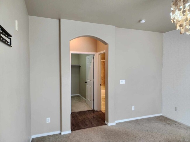 Building Photo - ***MOVE IN SPECIAL $500 OFF FIRST MONTHS R...