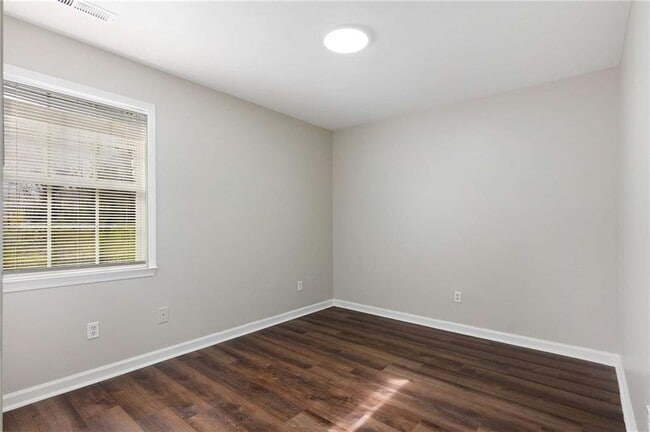 Building Photo - 1396 Kennesaw Dr NW