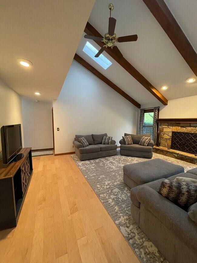 Building Photo - 4683 Shadyside Ln