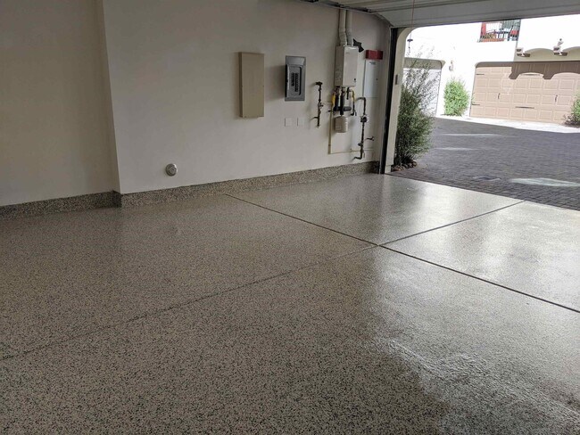Building Photo - 16045 Veridian Cir