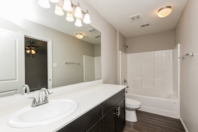 Building Photo - 412 Blue Crow Ln