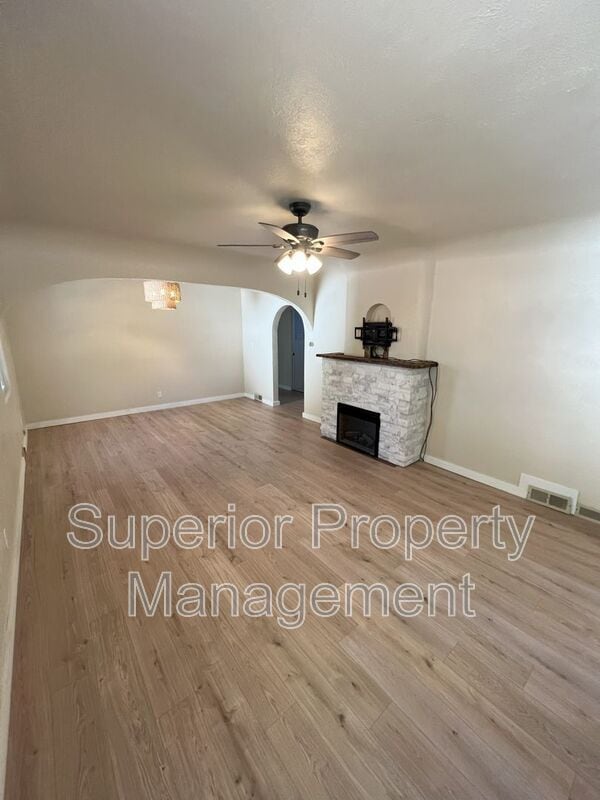 Building Photo - 222 Main St