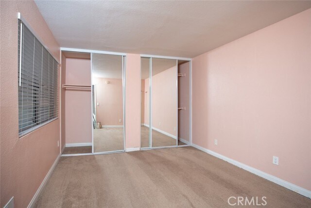 Building Photo - 5540 Owensmouth Ave