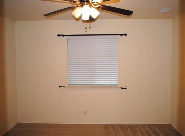 Building Photo - 512 Celery Loop