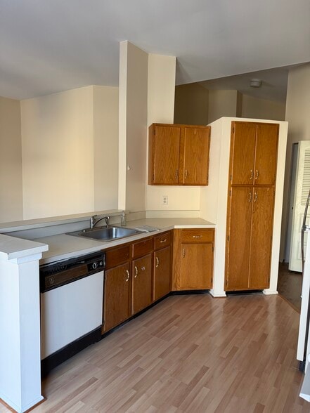 Kitchen - 5083 Beech Ct