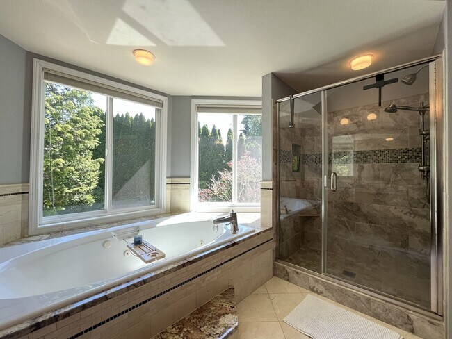 Building Photo - Stunning Bull Mountain Home with Gourmet Kitchen & Luxurious Primary Suite Retreat