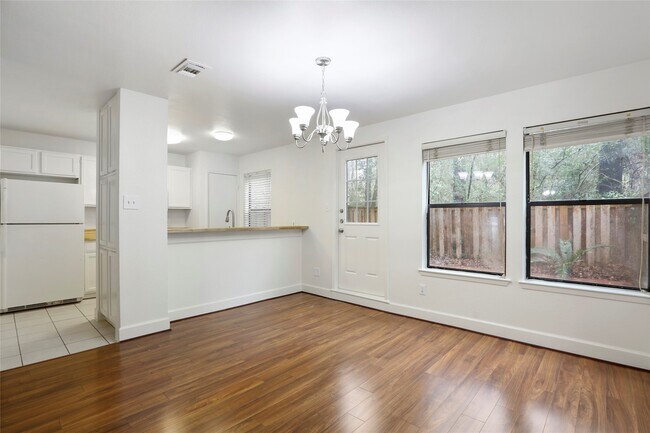 Building Photo - 28 Sawmill Grove Ln