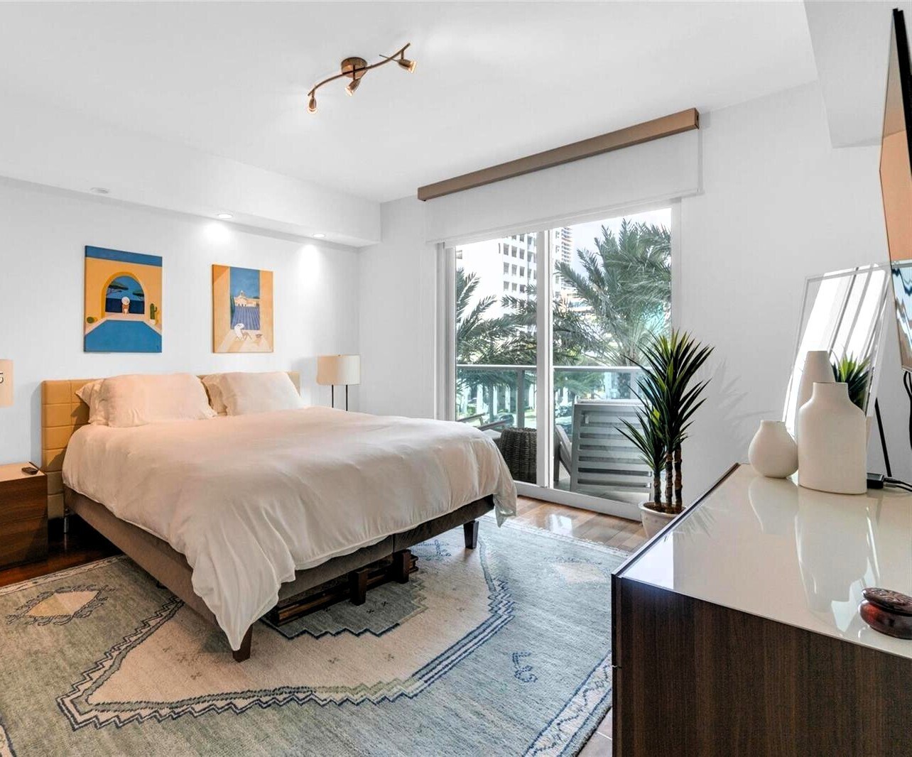 Building Photo - 1331 Brickell Bay Dr