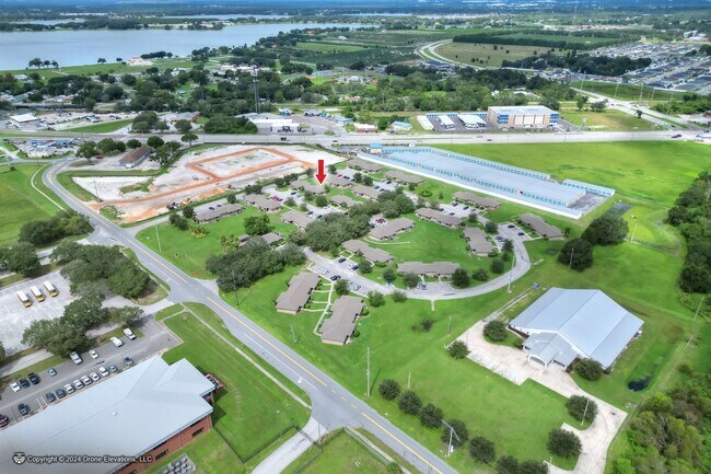 Building Photo - *** ***2ND MONTH RENT FREE! Cute 1 Bedroom Apartment In Eagle Lake!