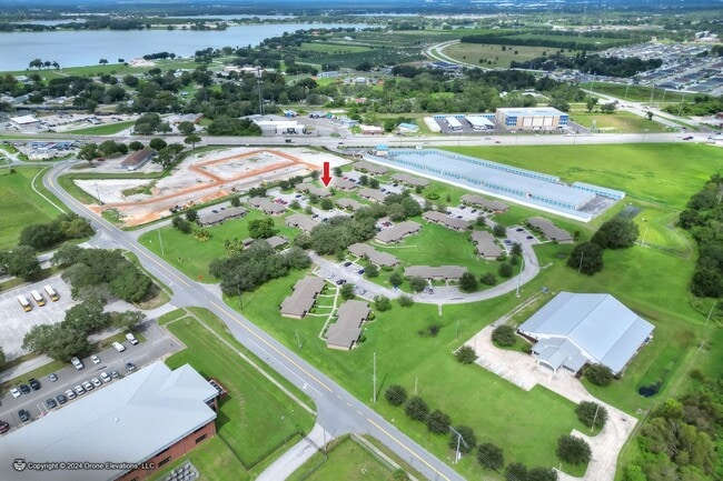 Building Photo - Cute 1 Bedroom Apartment In Eagle Lake