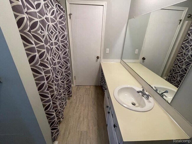 Building Photo - 8487 Pepper Ridge Dr