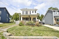 Building Photo - Beautiful 3 Bedrooms, 1 bathroom House Available Now!