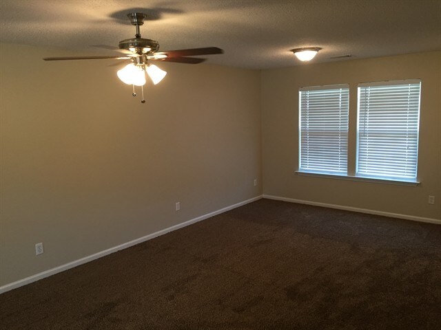 Building Photo - 12 Willow Lakes Dr