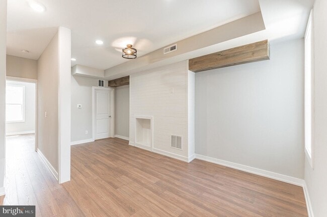 Building Photo - 168 Green Ln