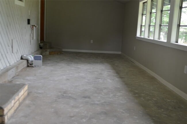 Building Photo - 2020 Gage Rd