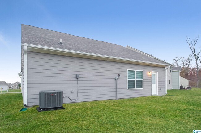 Building Photo - 670 Clover Cir