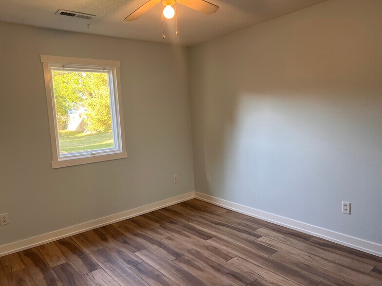Building Photo - 3511 Kendale Dr