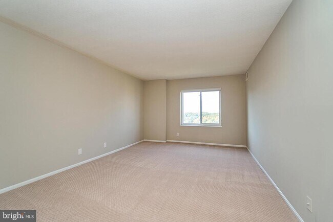 Building Photo - 8360 Greensboro Dr