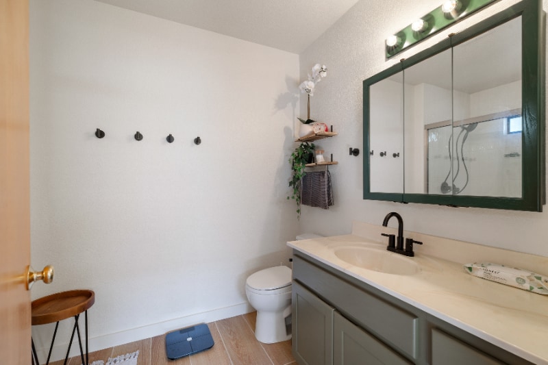 Building Photo - 115 Canyon Diablo Rd