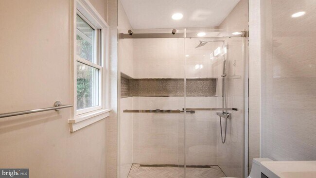 Building Photo - 8933 Colesville Rd