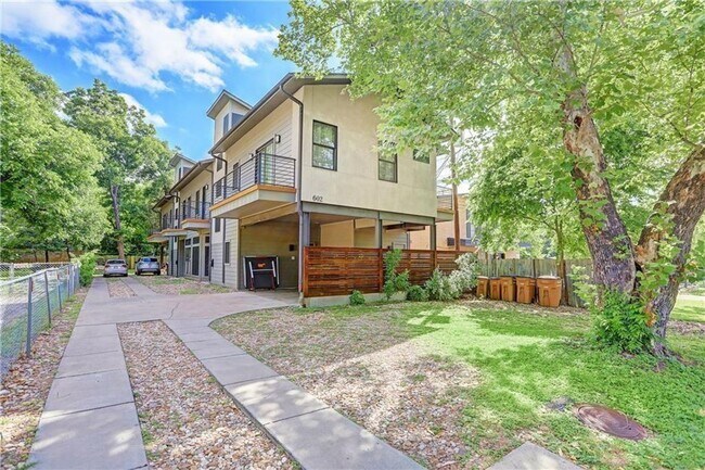 Building Photo - 602 W N Loop Blvd