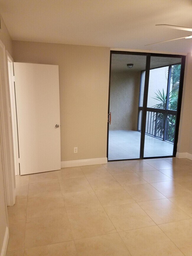 Building Photo - 820 Lavers Cir