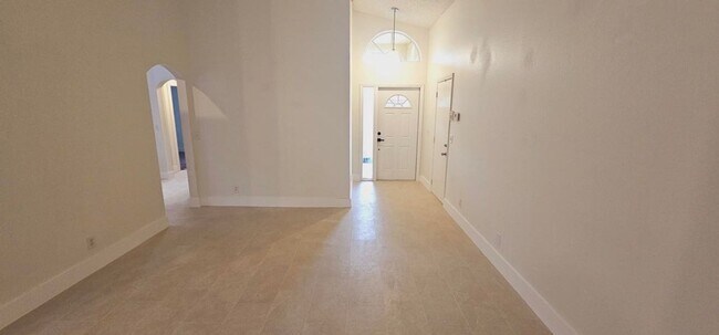 Building Photo - 10780 Cypress Lake Terrace