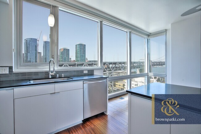 Building Photo - 501 Beale St