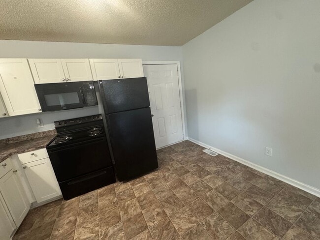 Building Photo - 3116 Plantation Dr
