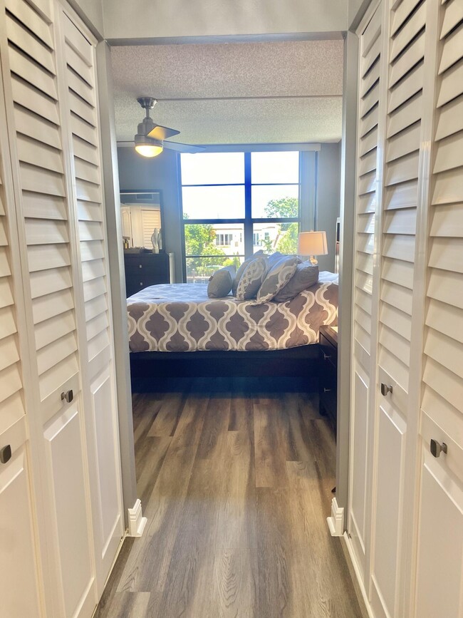 Building Photo - 18 Royal Palm Way